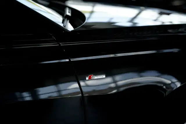 Audi A6 Avant view 11