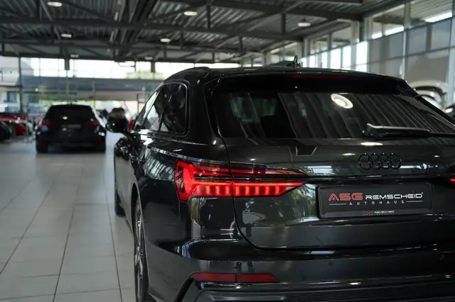 Audi A6 Avant view 10