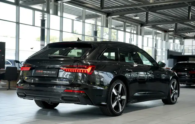 Audi A6 Avant view 6