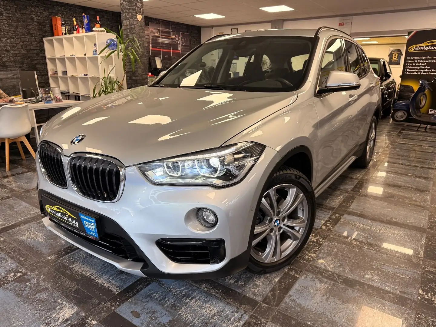 BMW X1 sDrive 18 i Sport Line/Ambiente/LED/Navi/Klim Argent - 1