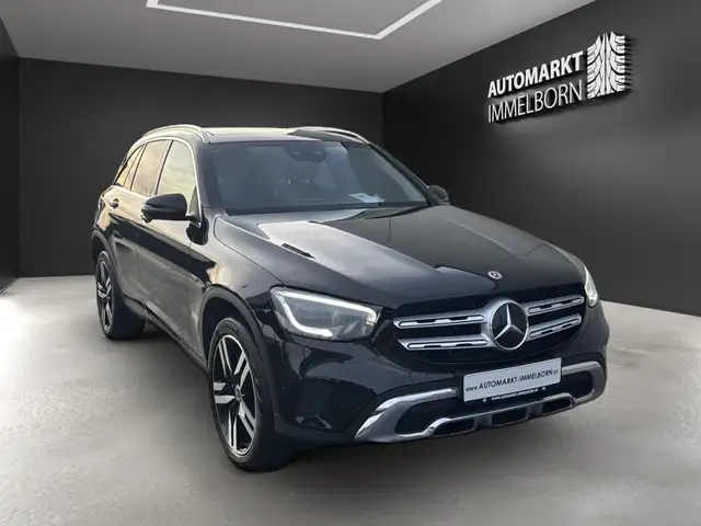 Mercedes-Benz GLC view 2