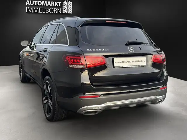 Mercedes-Benz GLC view 3