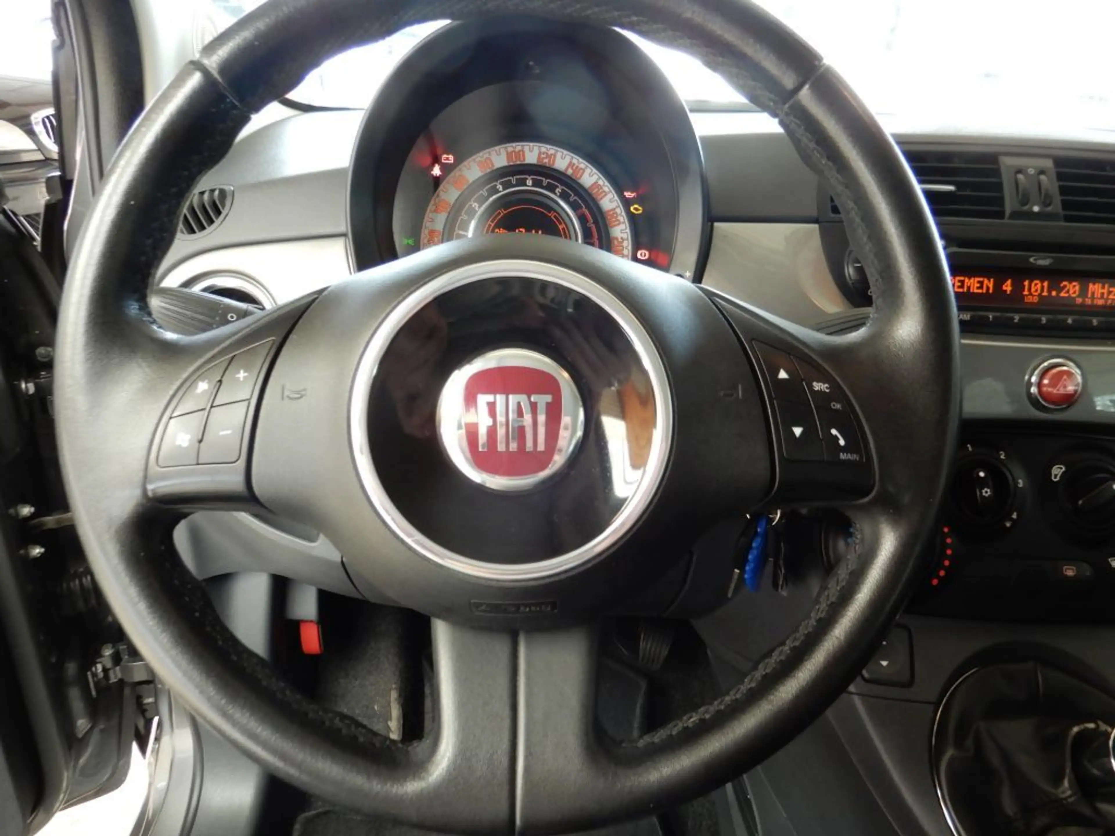 Fiat 500C 500 C 1.2 Lounge — photo 15