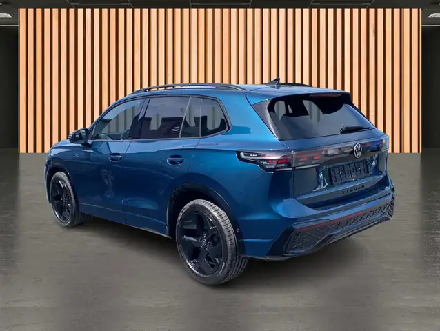 Volkswagen Tiguan view 4