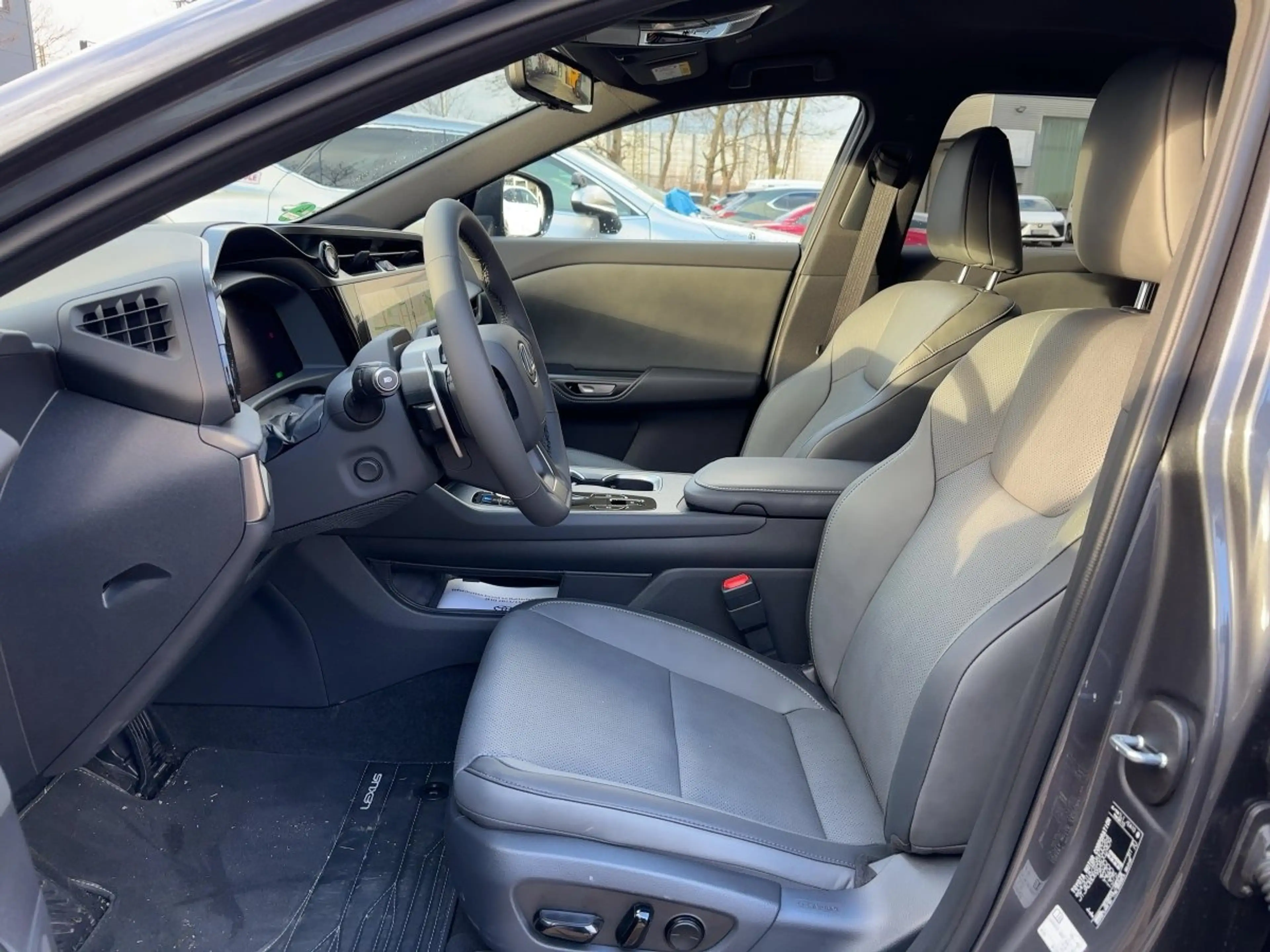 Lexus RZ 350 e Executive 2xKlima 360 ACC AUT — photo 8
