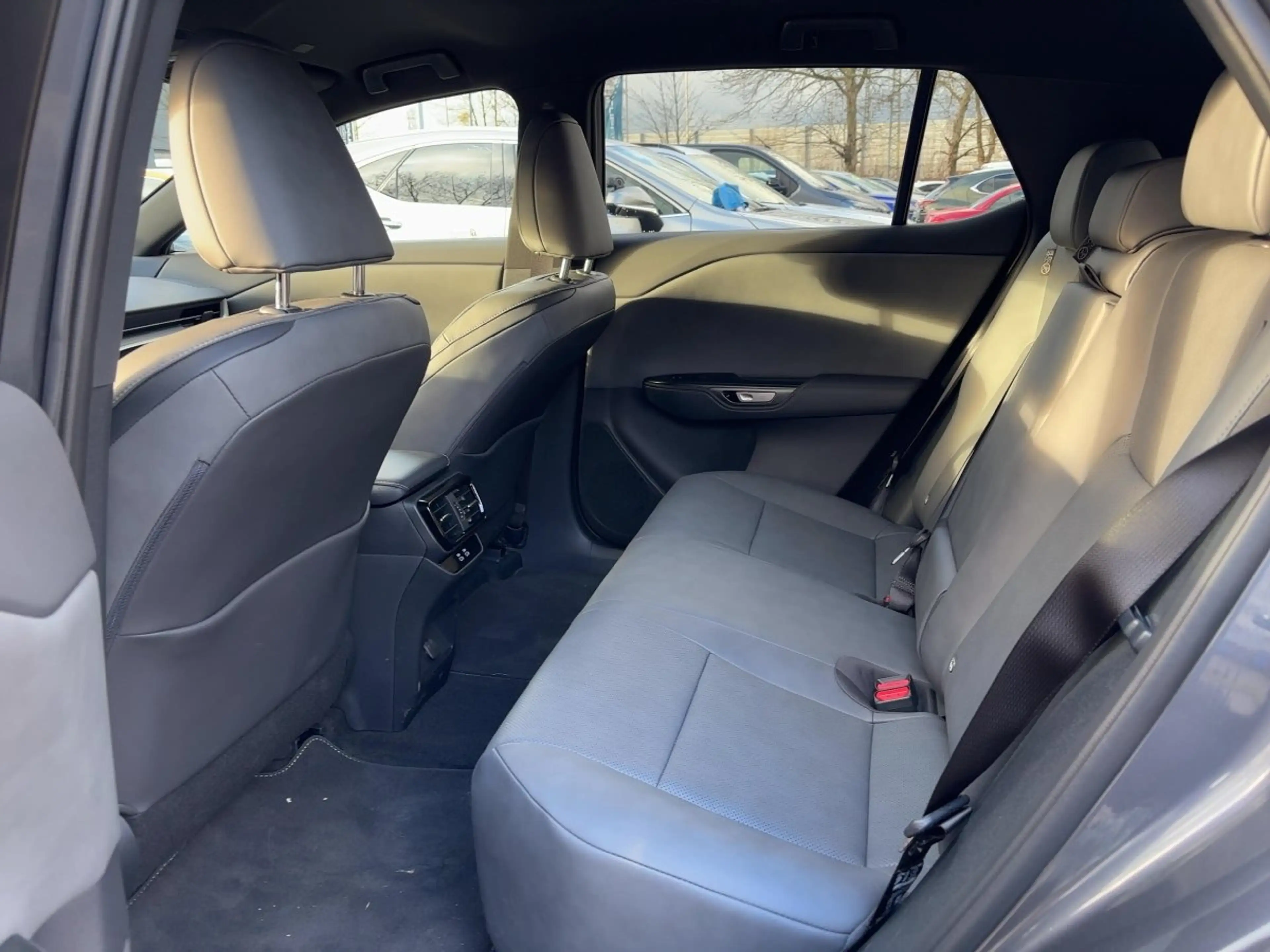 Lexus RZ 350 e Executive 2xKlima 360 ACC AUT — photo 9