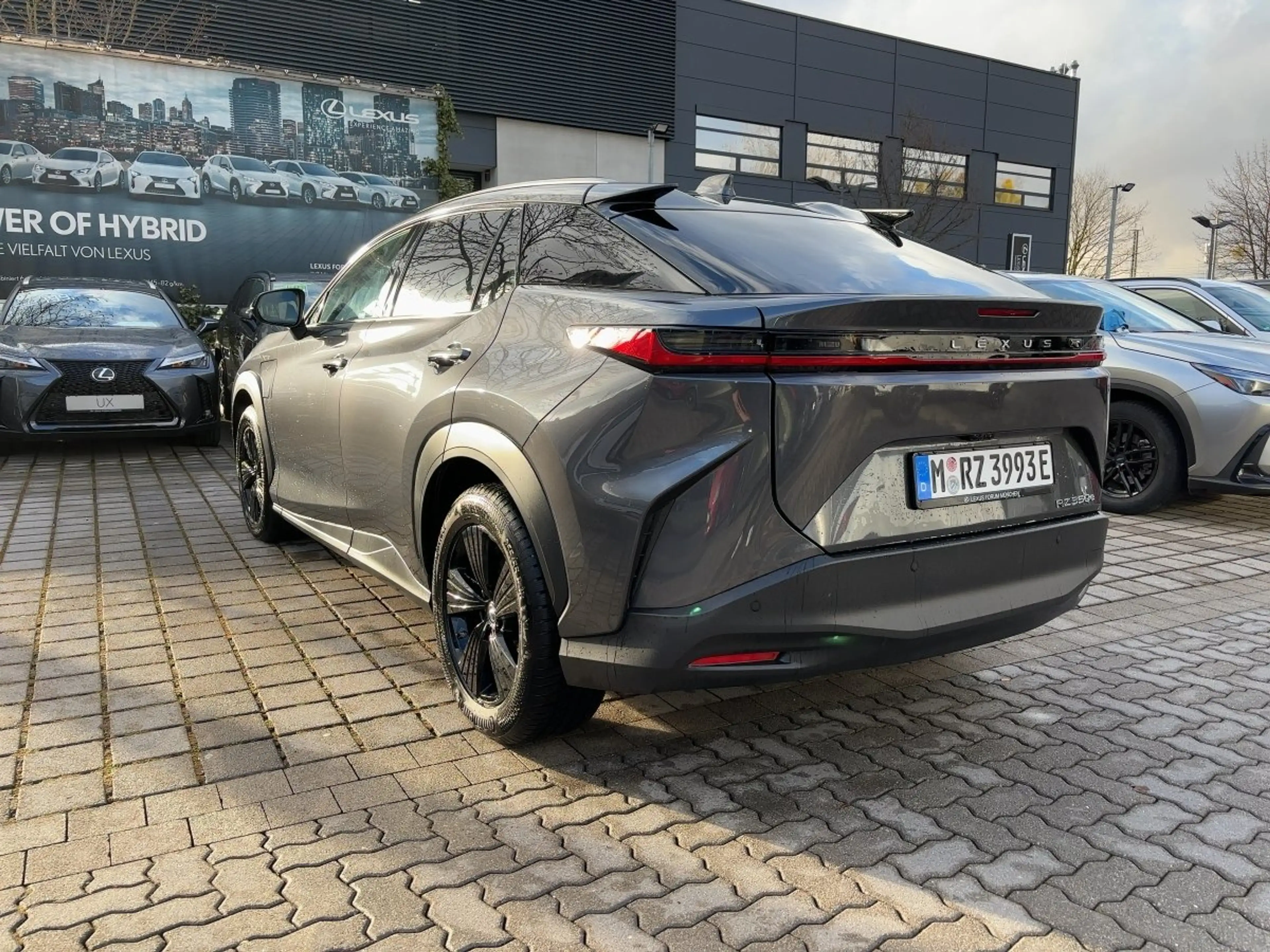 Lexus RZ 350 e Executive 2xKlima 360 ACC AUT — photo 3