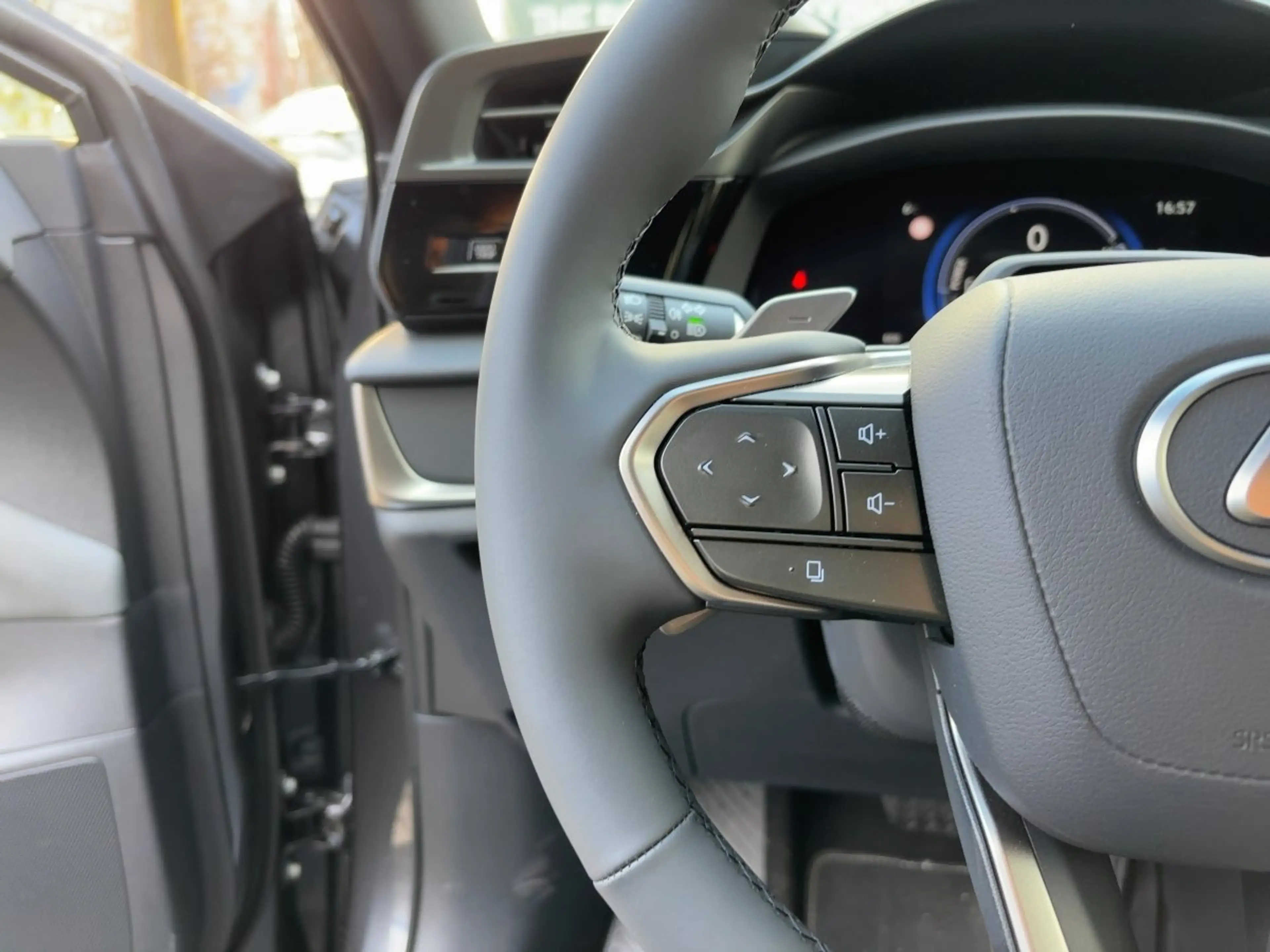 Lexus RZ 350 e Executive 2xKlima 360 ACC AUT — photo 14