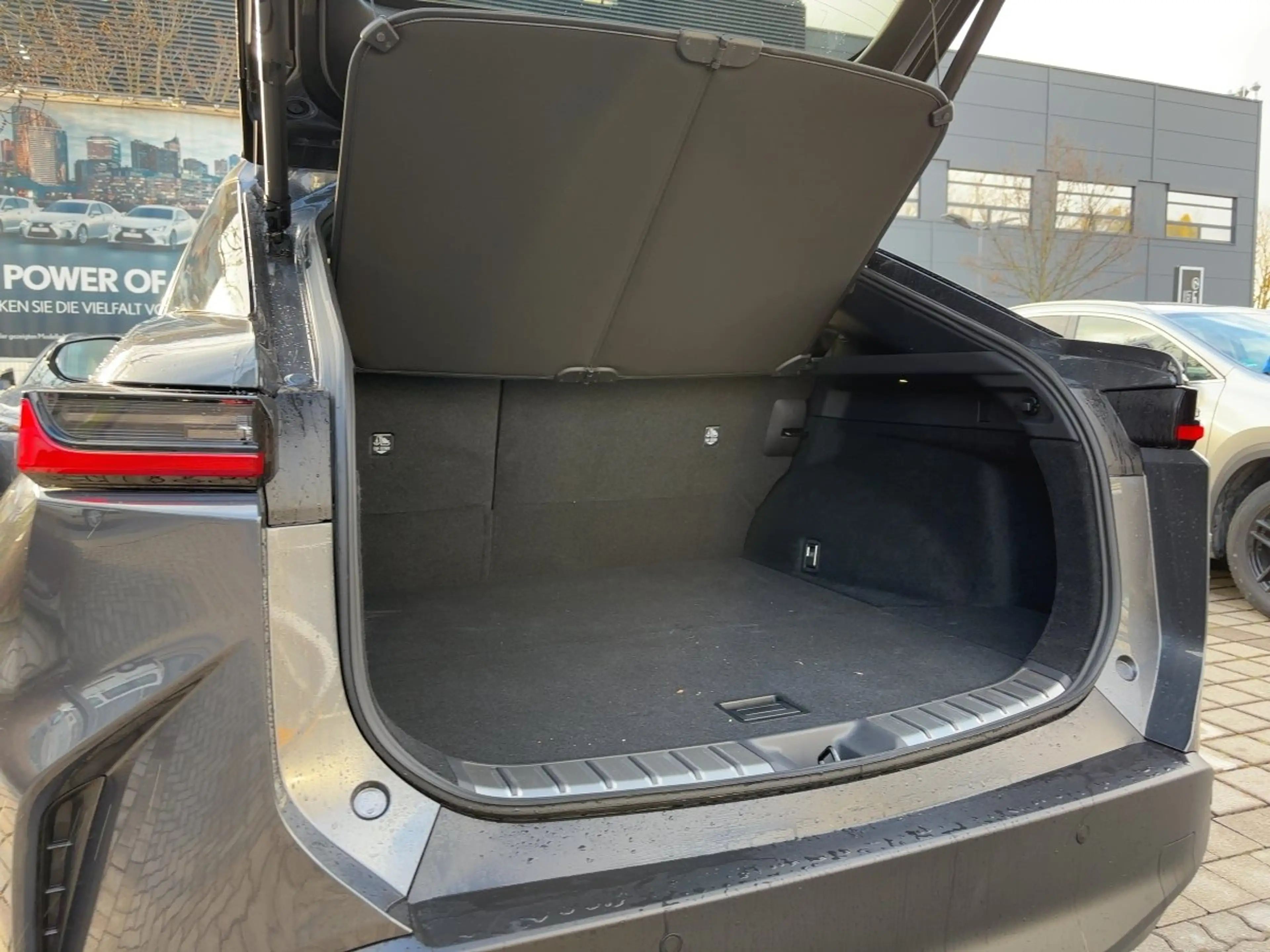 Lexus RZ 350 e Executive 2xKlima 360 ACC AUT — photo 7