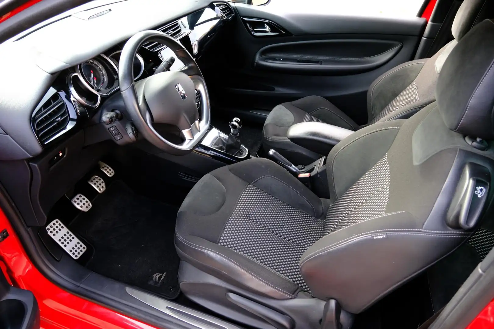 Citroen DS3 1.6 e-HDi Business Navi|Clima|Cruise|Sportstoelen Rood - 2