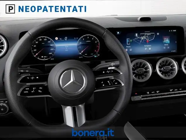 Mercedes-Benz GLA view 5
