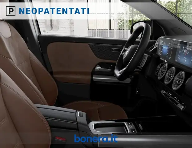 Mercedes-Benz GLA view 7