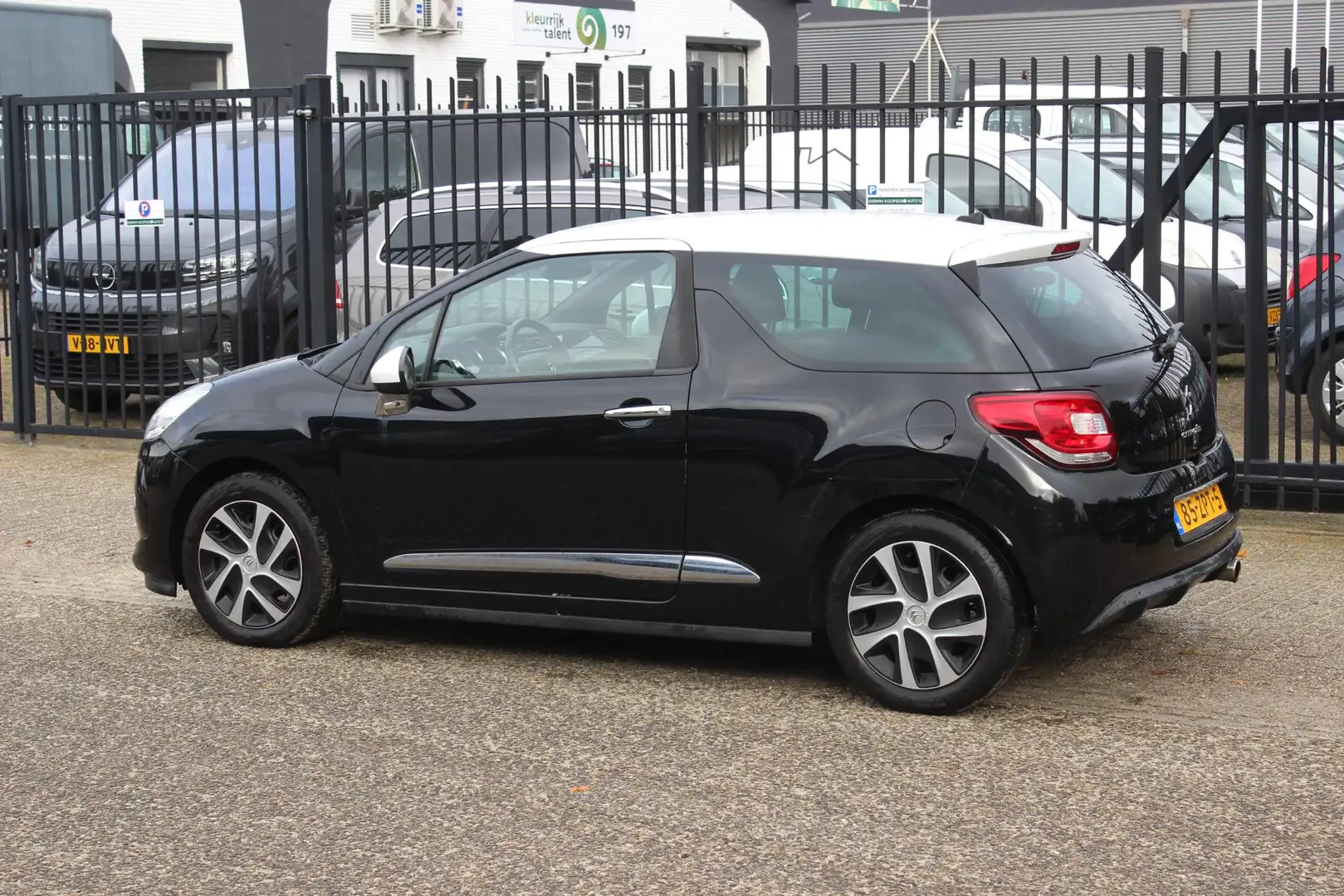 Citroen DS3 1.2 VTi So Chic, Navigatie, Airco/ECC! Noir - 2