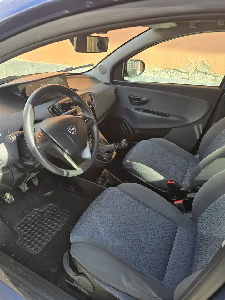 Lancia Ypsilon