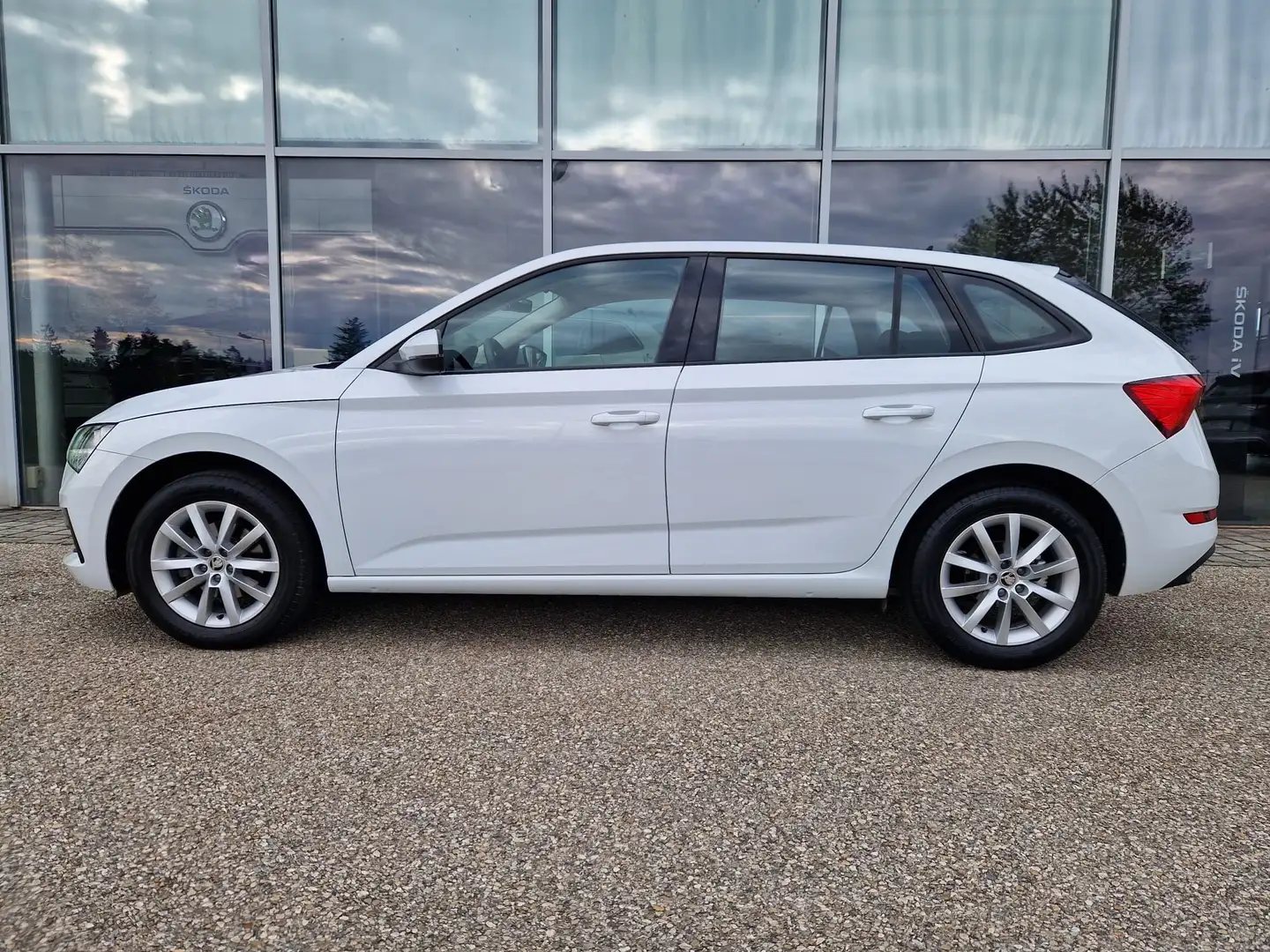 Skoda Scala Ambition Weiß - 2