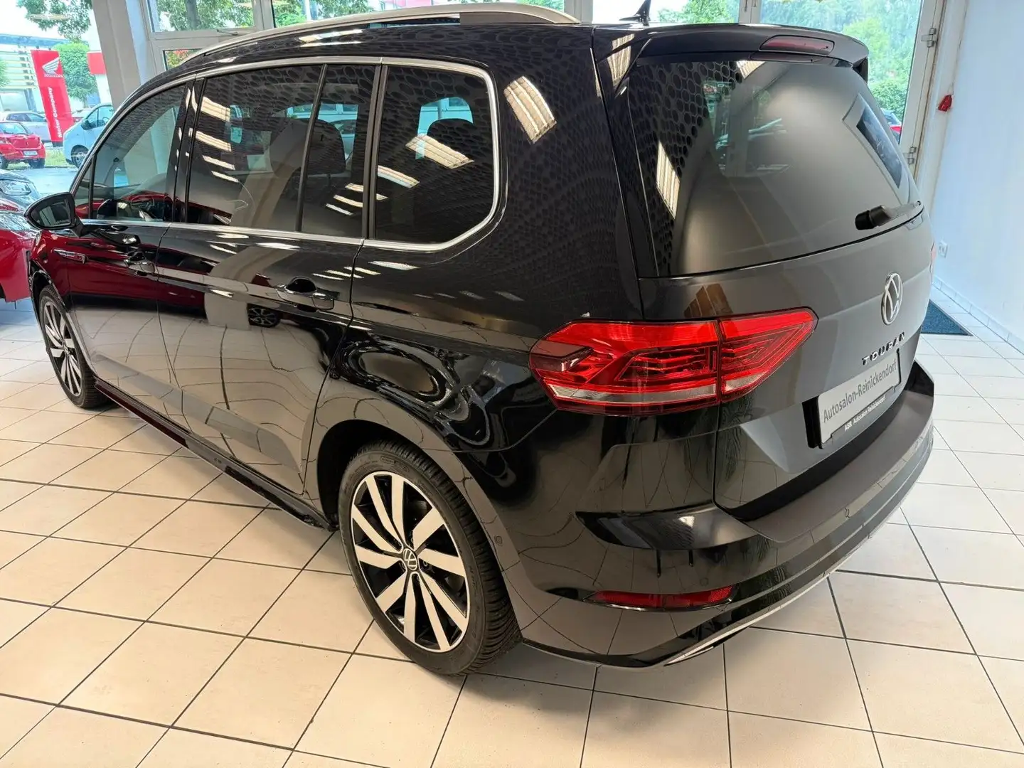 Volkswagen Touran 1.5 TSI DSG R-Line*ACC*AHK*LED*Navi*Kam* Zwart - 2