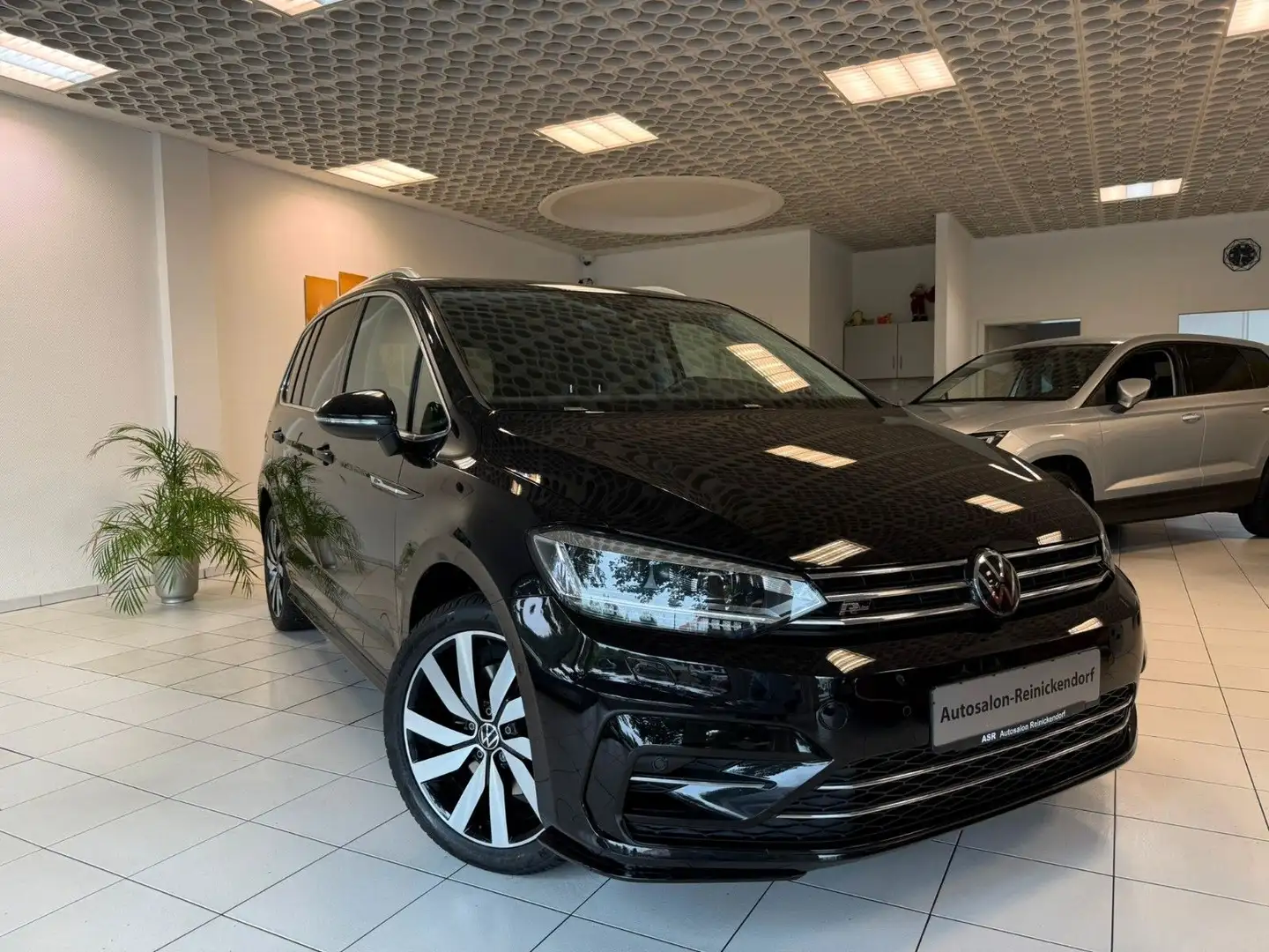 Volkswagen Touran 1.5 TSI DSG R-Line*ACC*AHK*LED*Navi*Kam* Zwart - 1