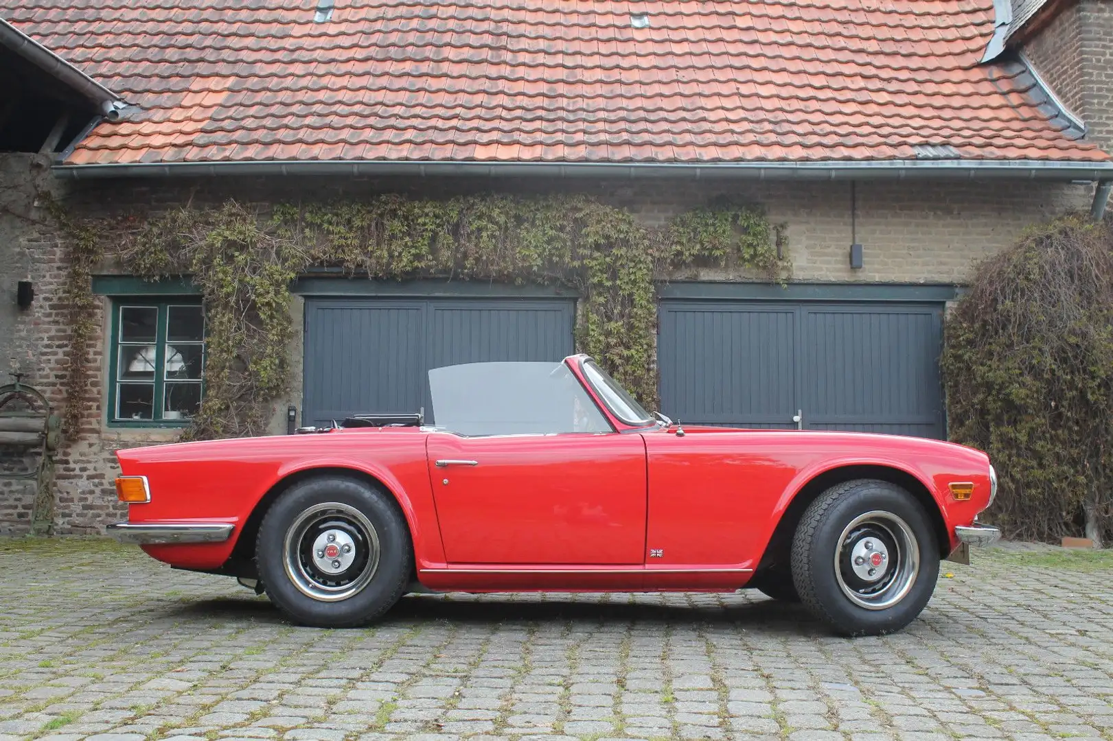 Triumph TR6 PI Classic Data 1- deutsche EZ Rojo - 2
