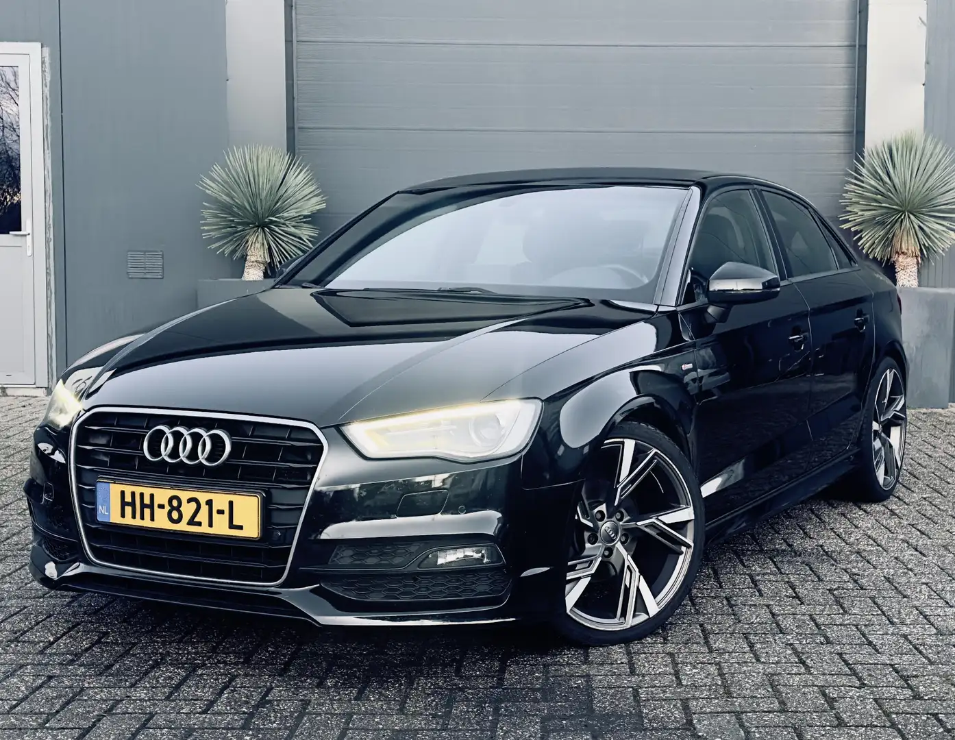 Audi A3 Limousine 1.6 TDI Ambition S-Line Sport Edition Au Czarny - 2