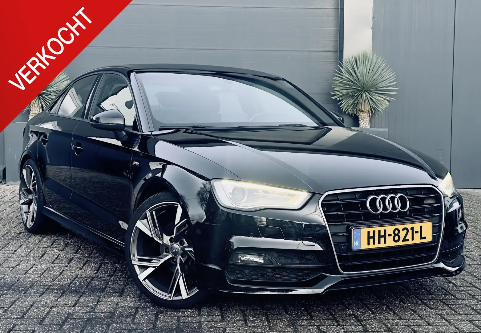 Audi A3 Limousine 1.6 TDI Ambition S-Line Sport Edition Au Czarny - 1