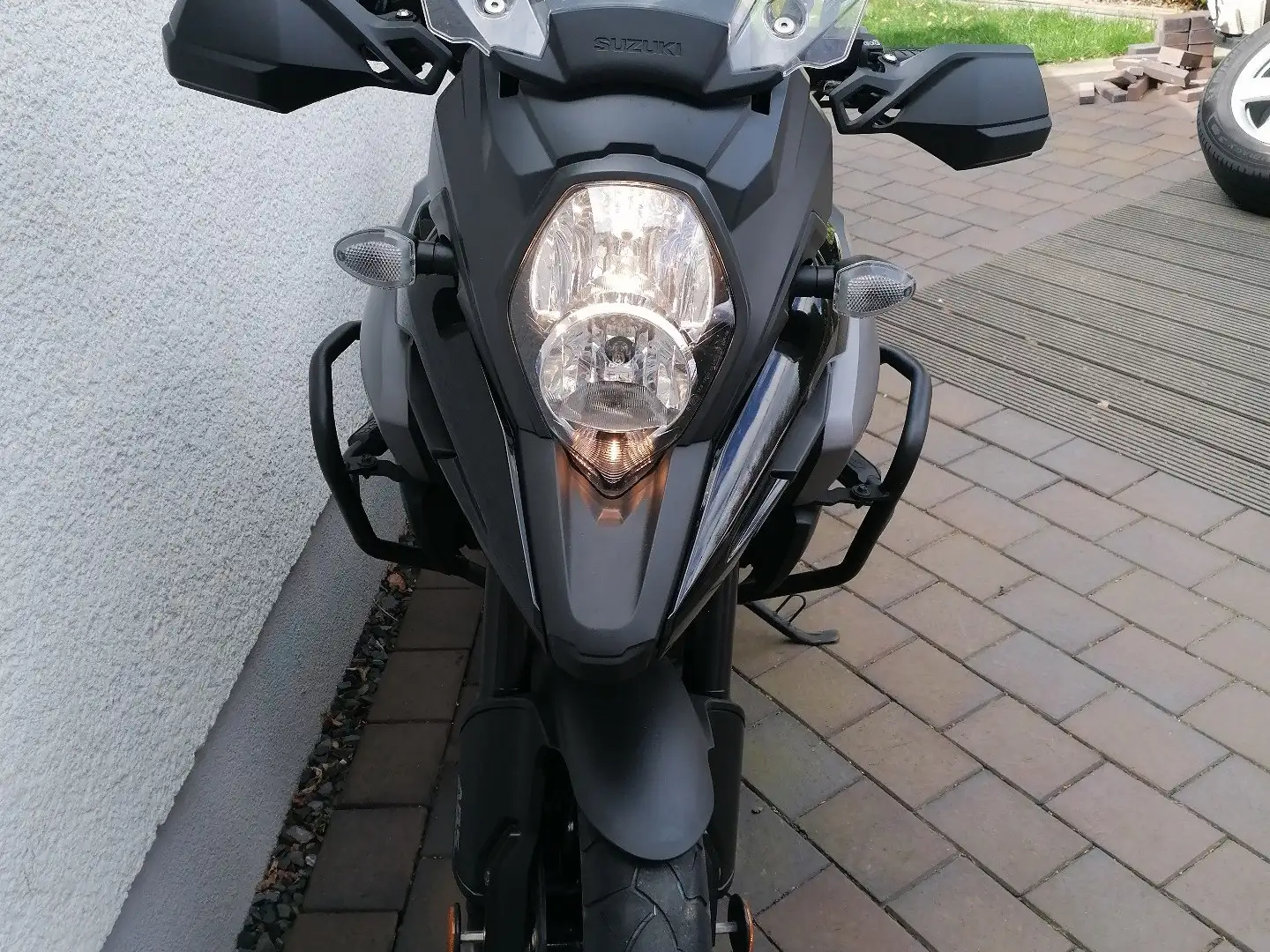 Suzuki V-Strom 1000 Grau - 1