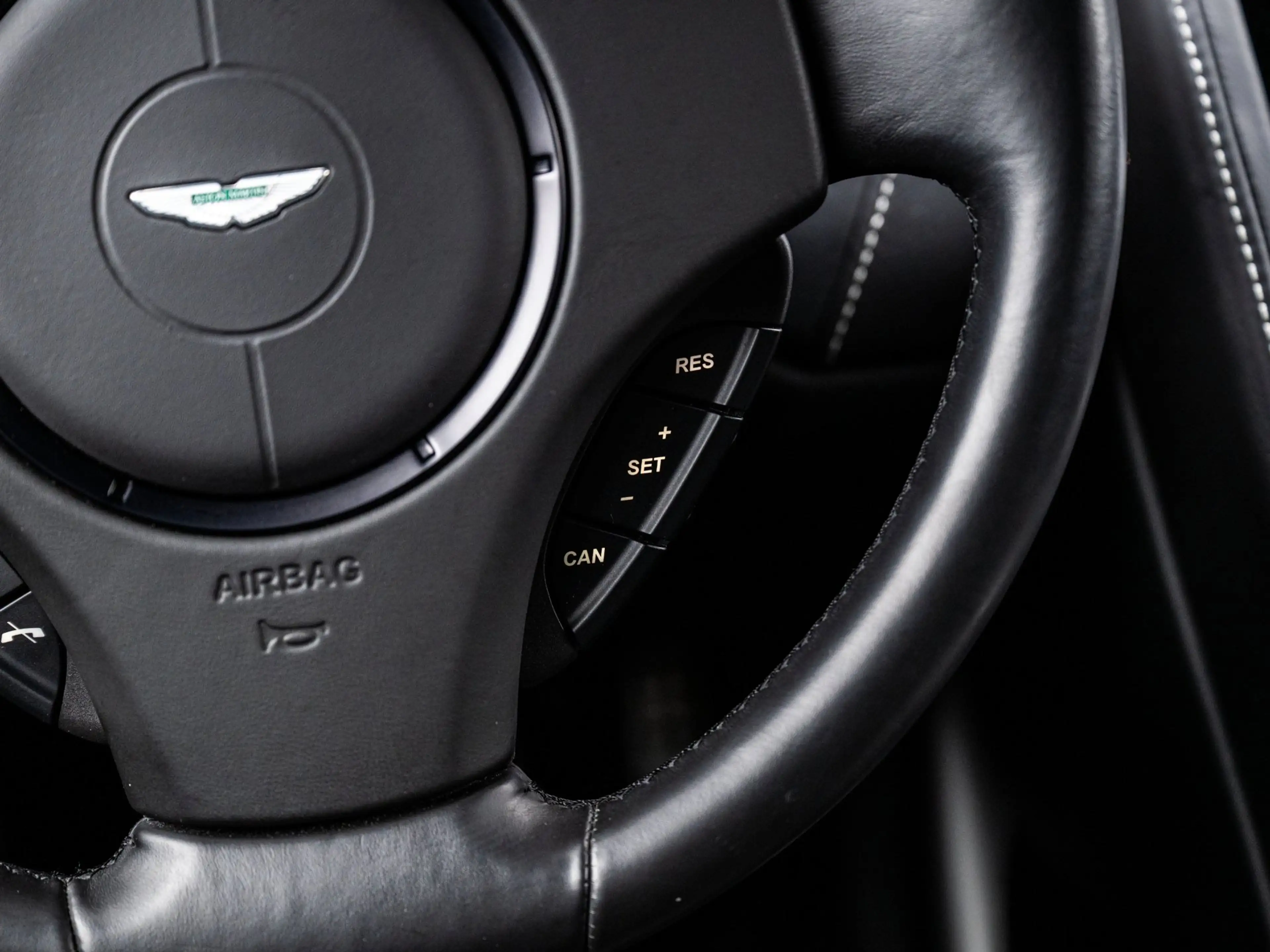 Aston Martin Rapide S 6.0 V12 — photo 10