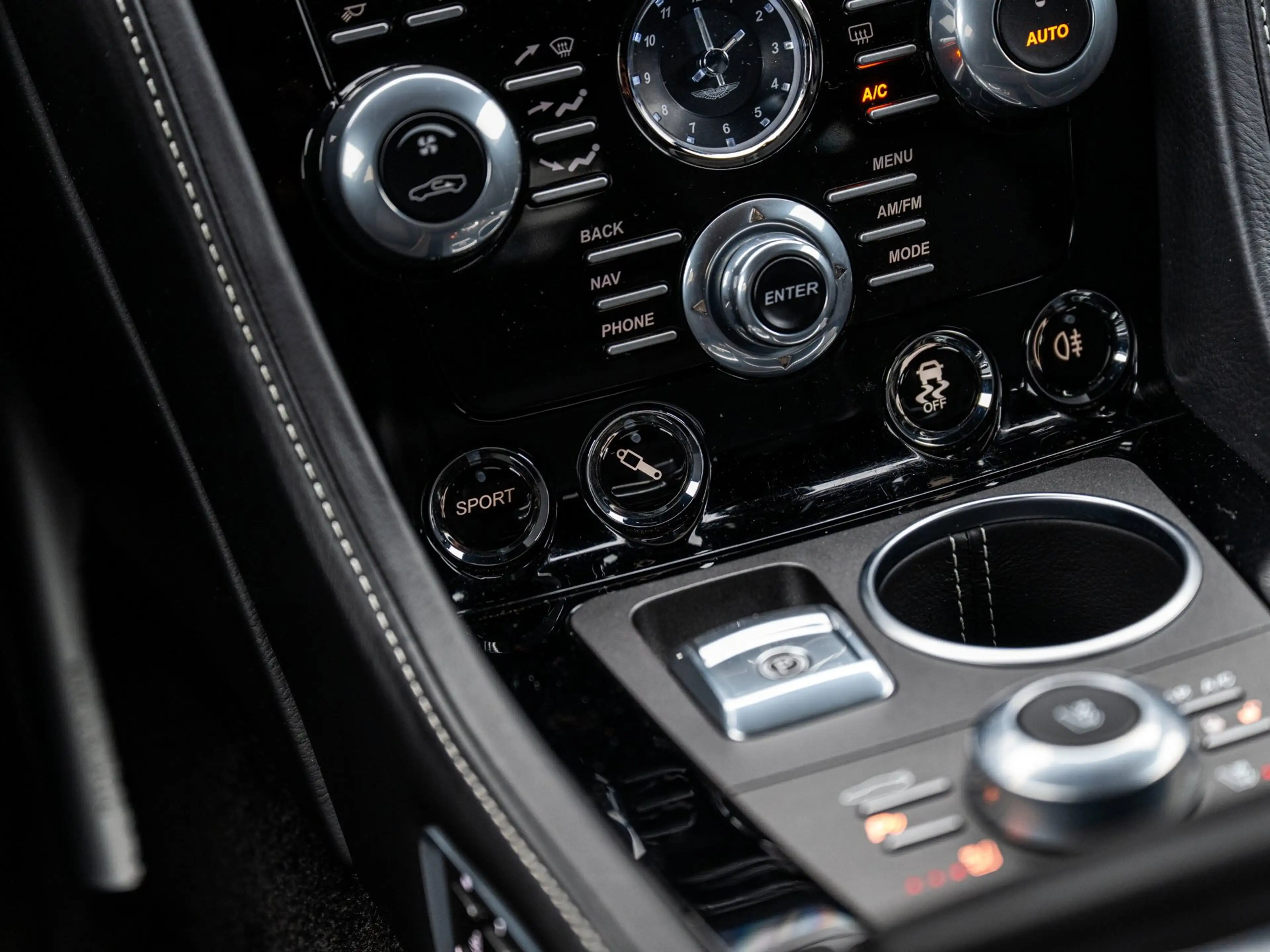 Aston Martin Rapide S 6.0 V12 — photo 13