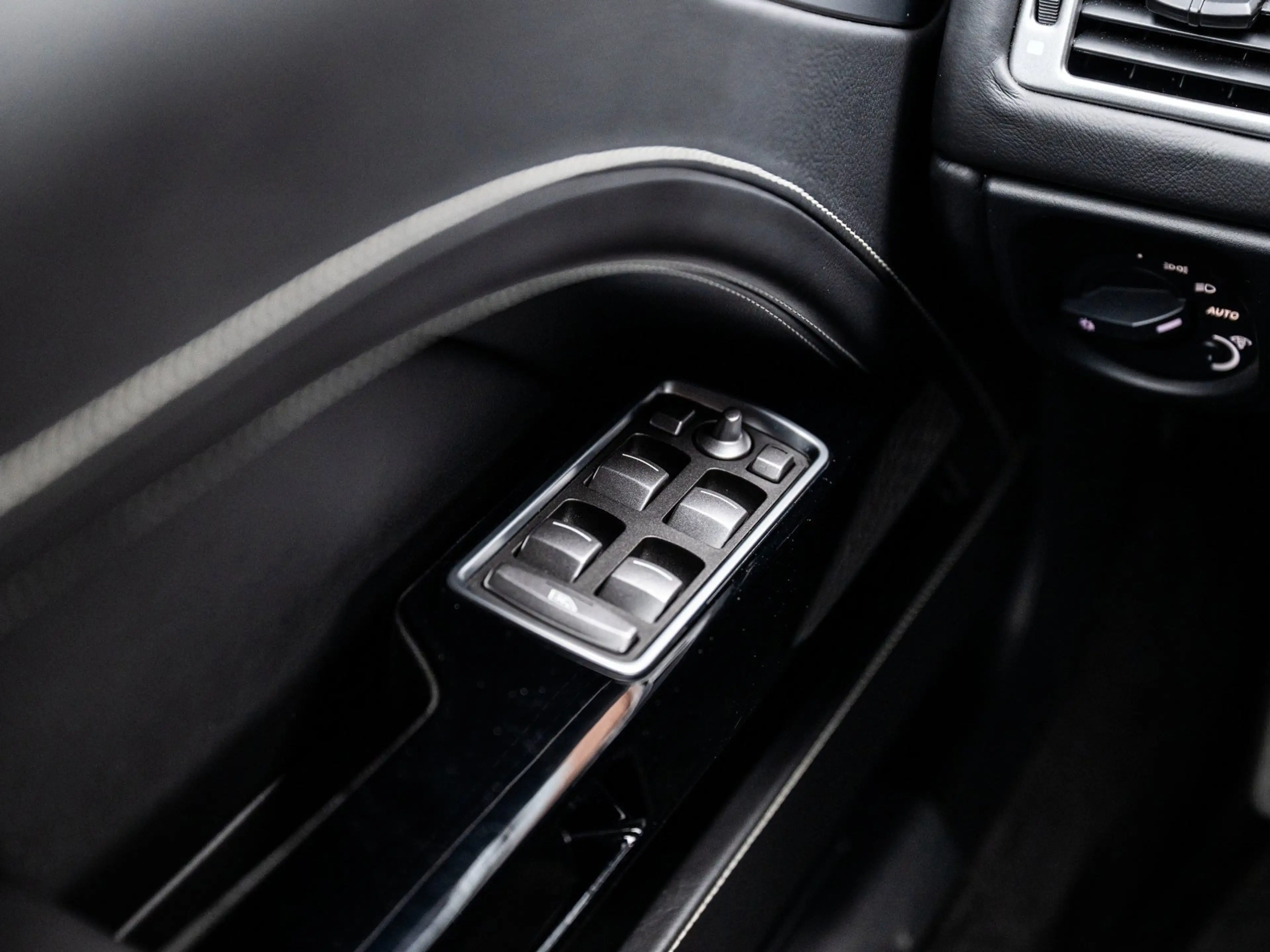Aston Martin Rapide S 6.0 V12 — photo 12