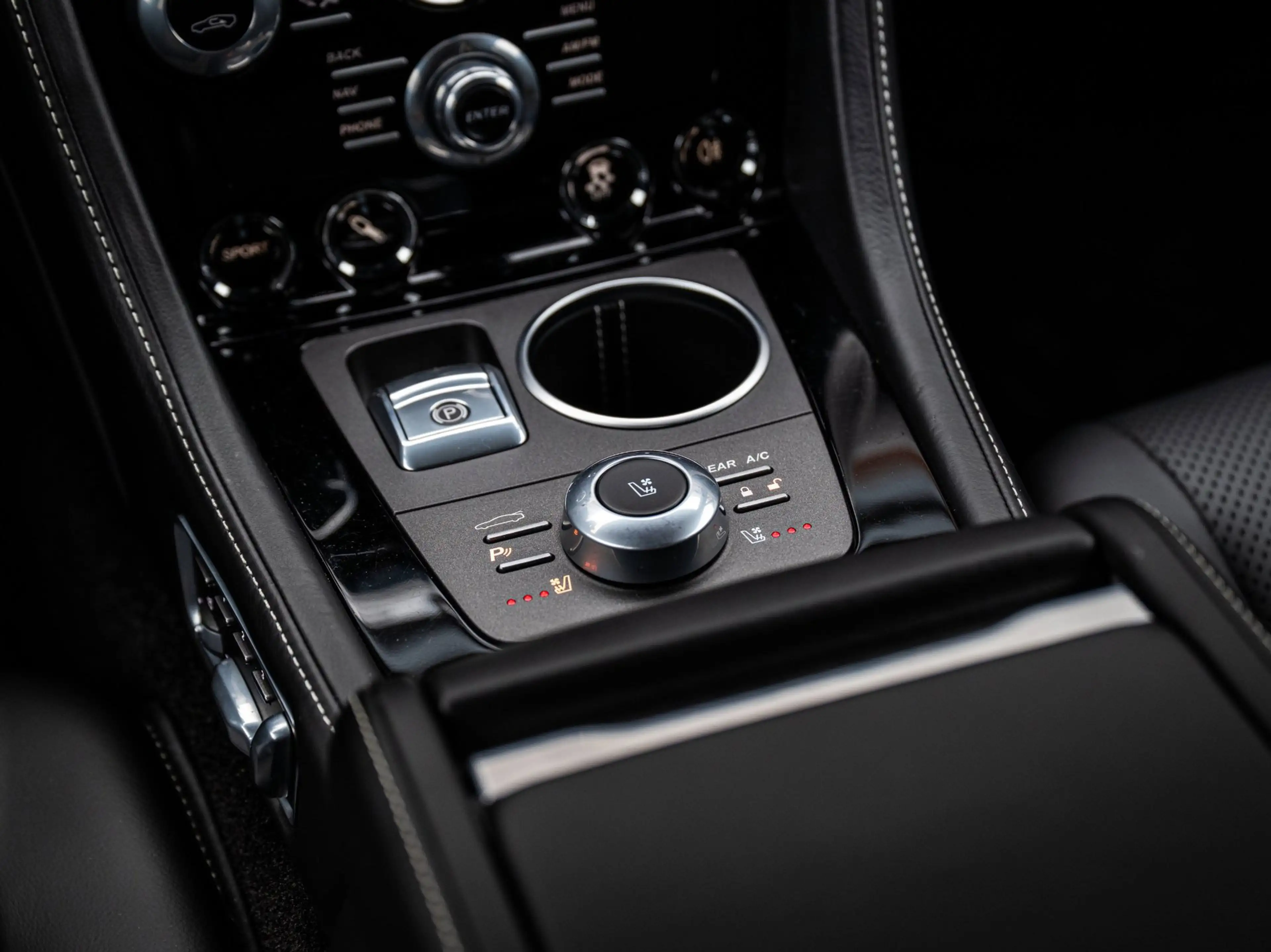 Aston Martin Rapide S 6.0 V12 — photo 8