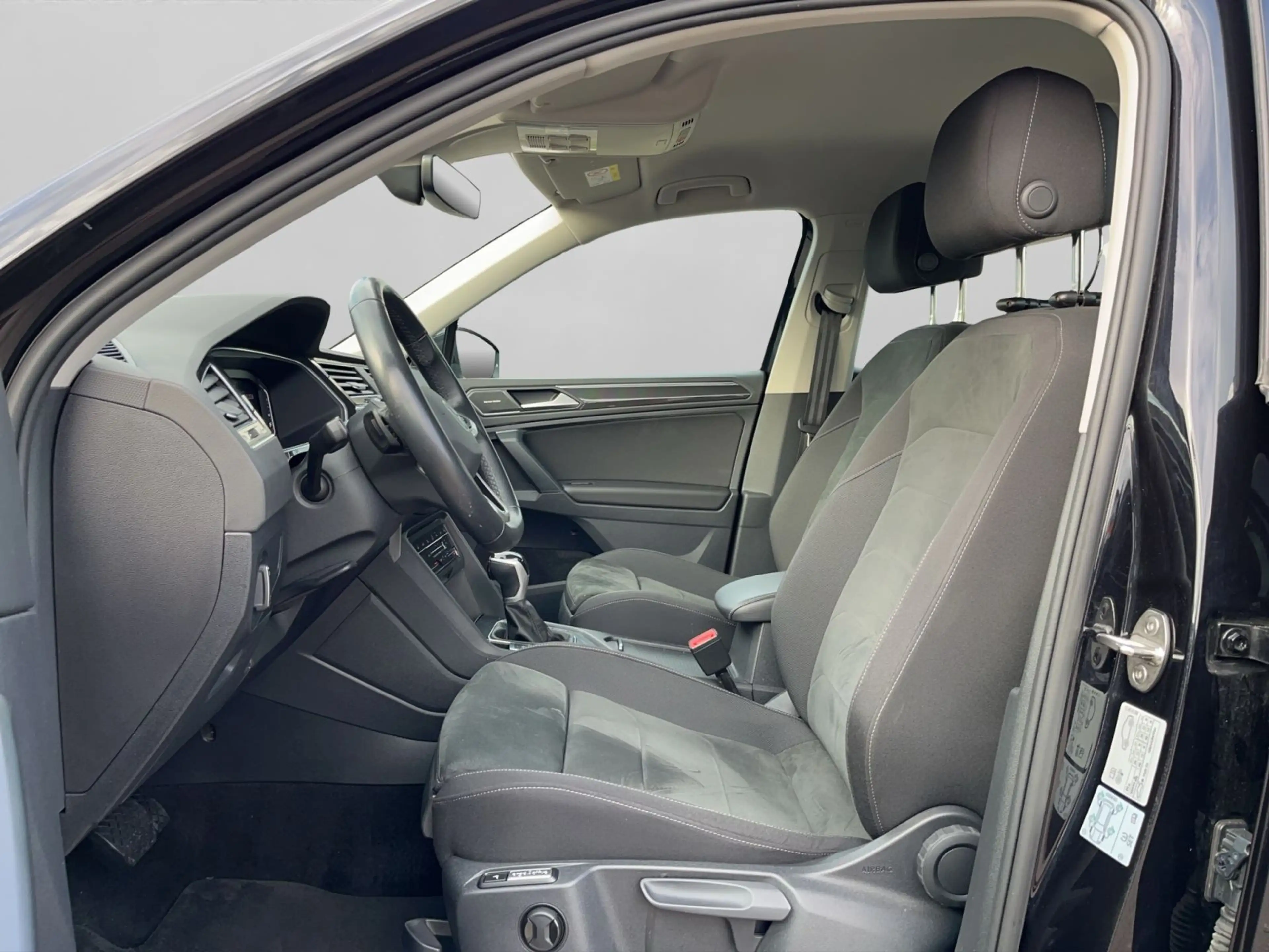 Volkswagen Tiguan Elegance 2.0 TDI DSG Matrix+AHK+Navi+ACC — photo 12