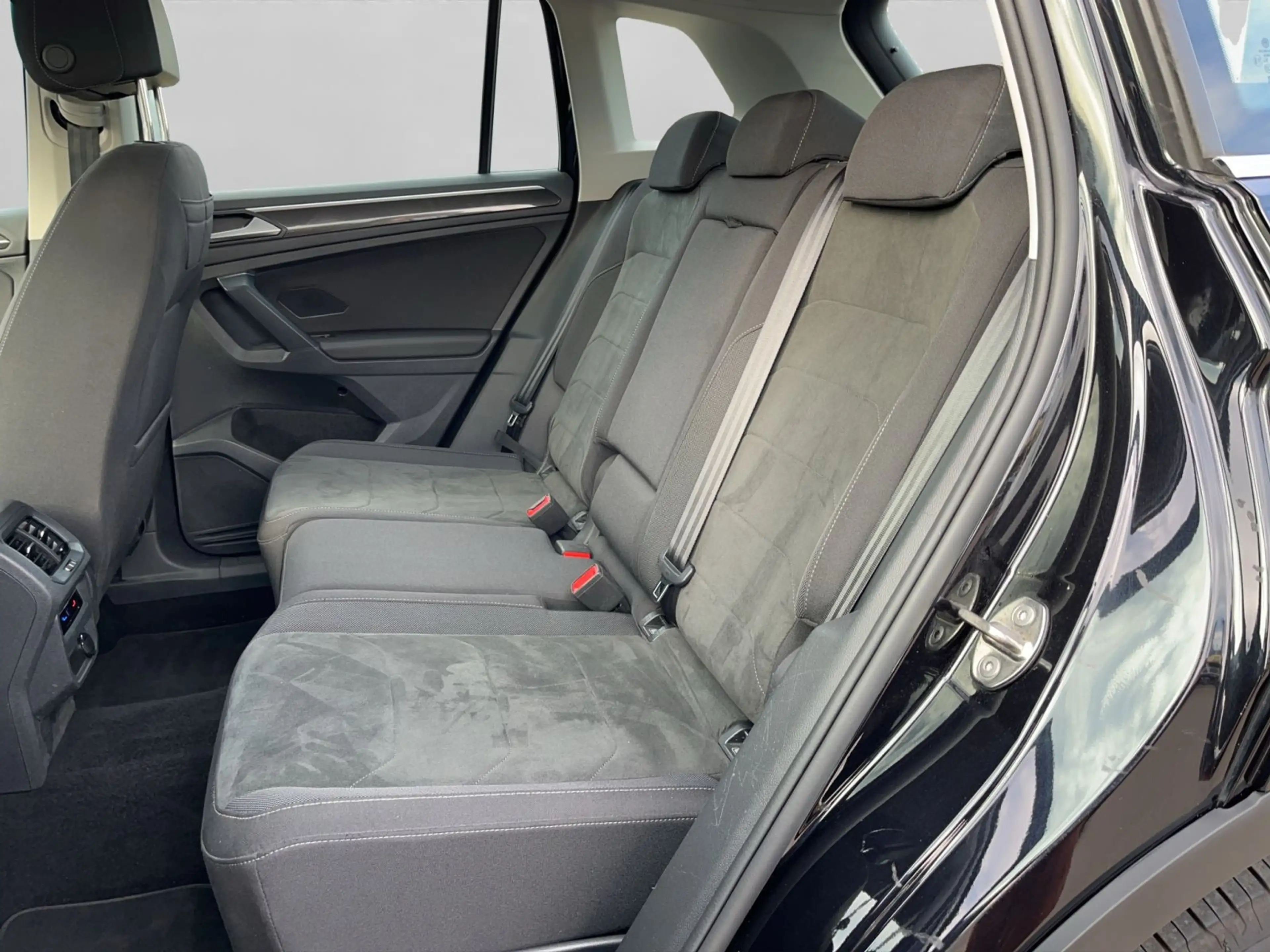 Volkswagen Tiguan Elegance 2.0 TDI DSG Matrix+AHK+Navi+ACC — photo 14