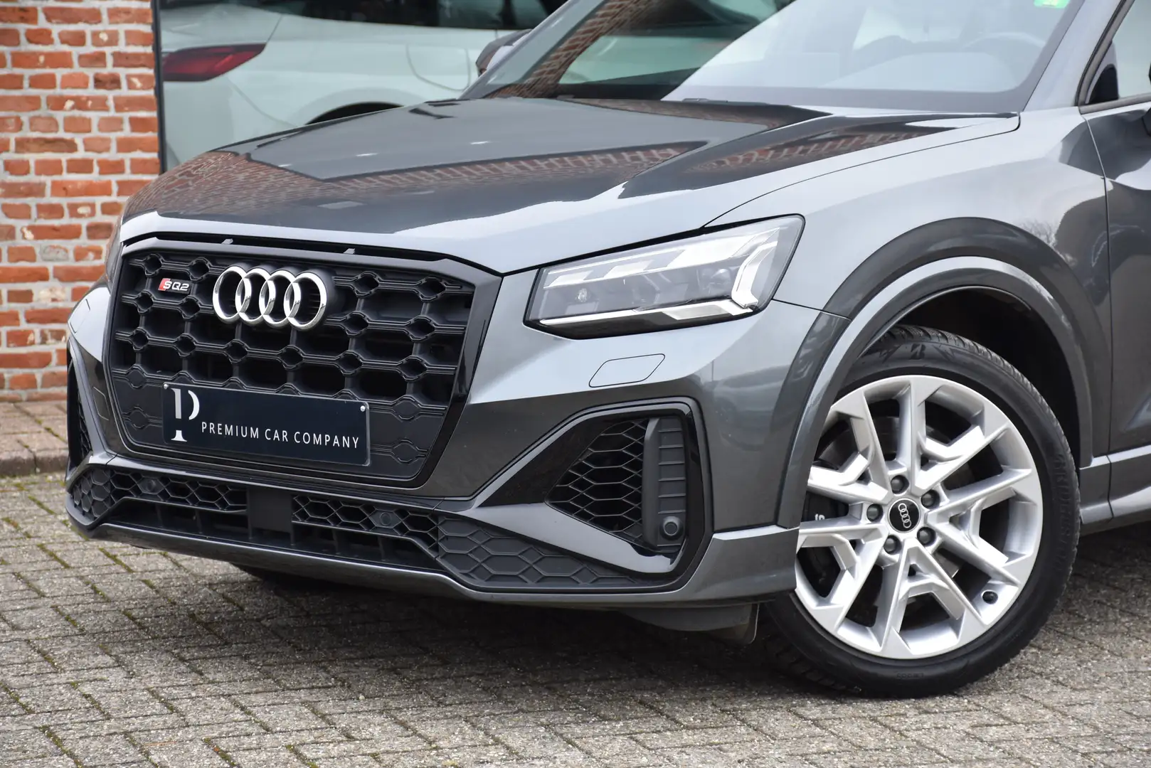 Audi SQ2 2.0 TFSI Quattro S tronic| AHK| Pano| Camera| LED Grey - 2