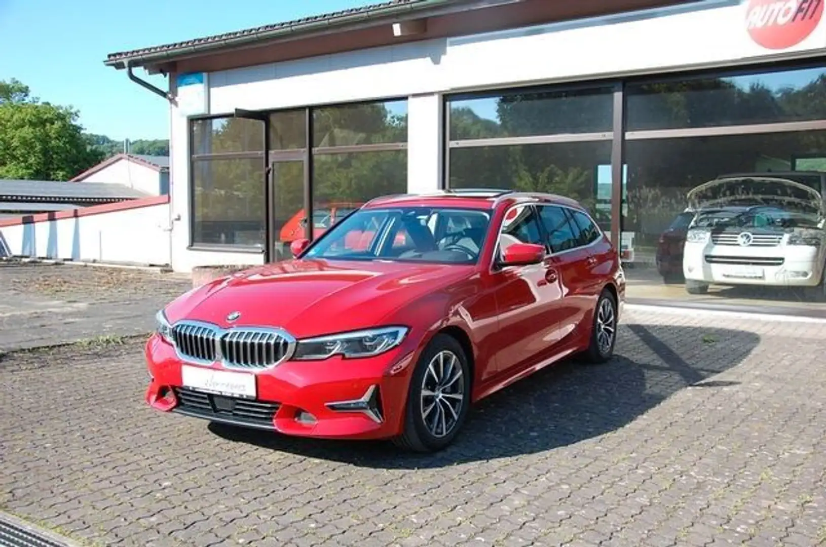 BMW 330 Touring 330 d xDrive Luxury Line Pano AHK Laser Rouge - 1