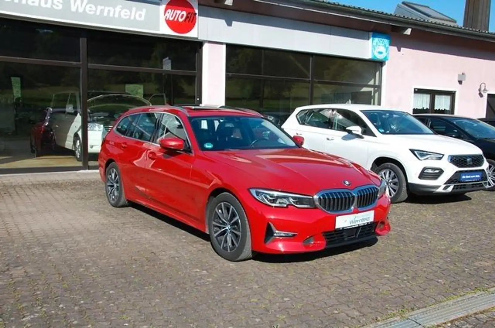 BMW 330 Touring 330 d xDrive Luxury Line Pano AHK Laser Rouge - 2