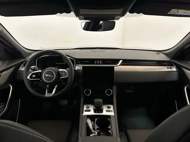 Jaguar F-Pace view 4
