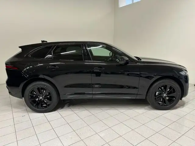 Jaguar F-Pace view 6