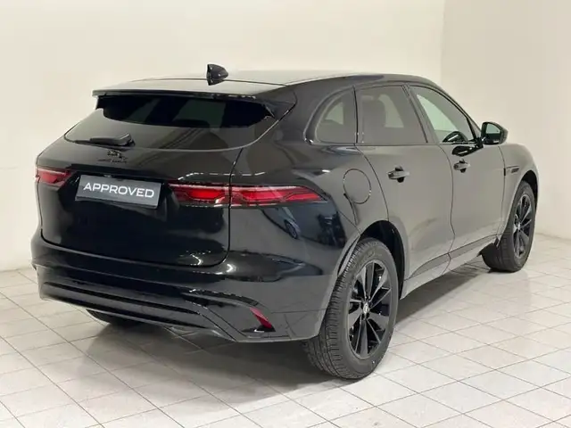 Jaguar F-Pace view 2