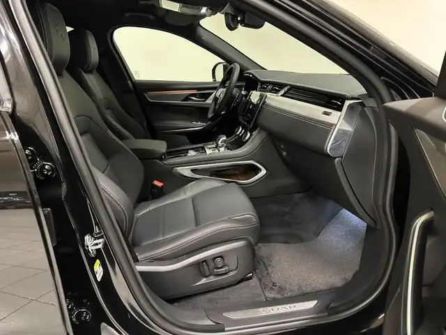 Jaguar F-Pace view 3