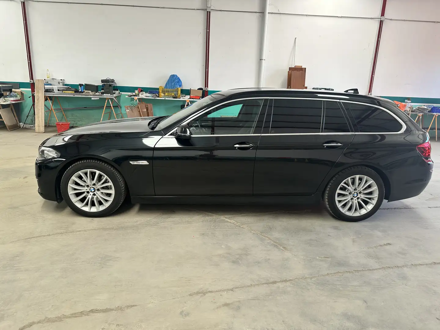 BMW 520 520dA Touring Luxury - 2