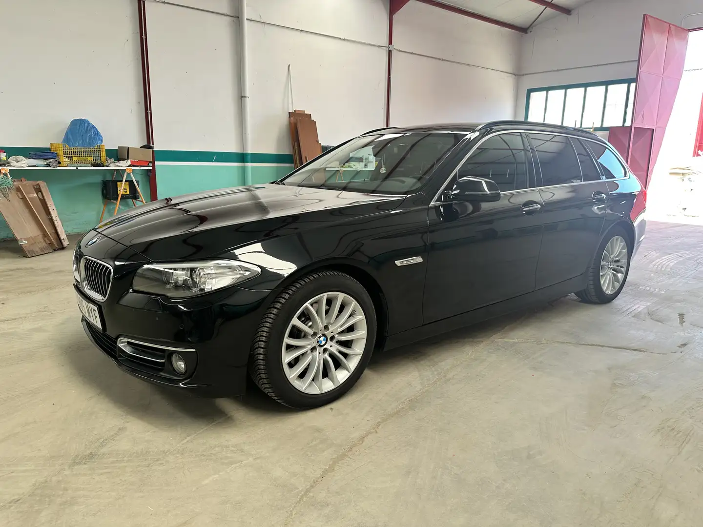 BMW 520 520dA Touring Luxury - 1