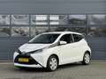 Toyota Aygo 1.0 VVT-I X-PLAY I DEALER ONDERHOUDEN I TREKHAAK I Wit - thumbnail 1