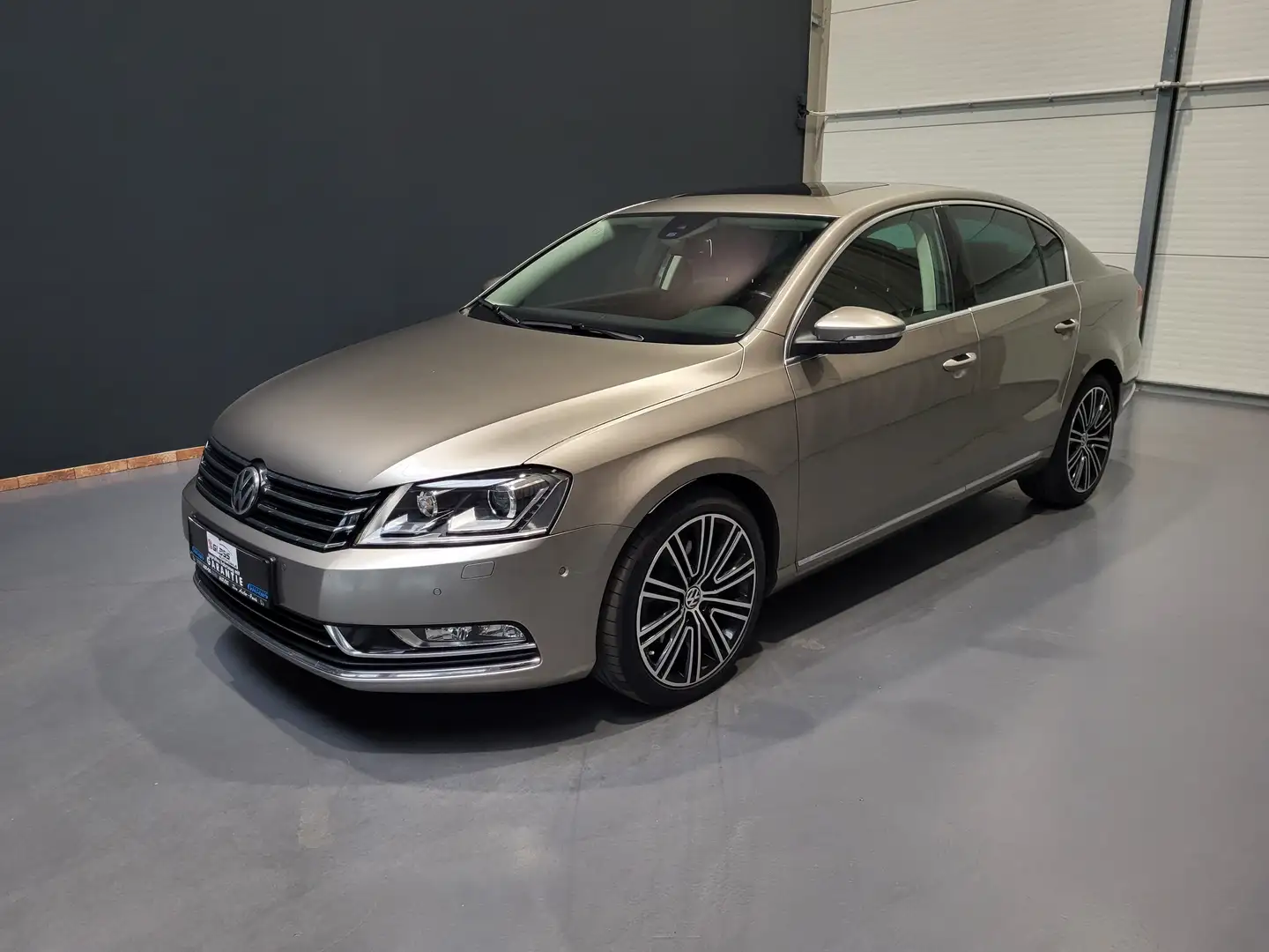 Volkswagen Passat 2.0TDI Exclusive 4Motion *TOP Ausstattung* Grau - 1