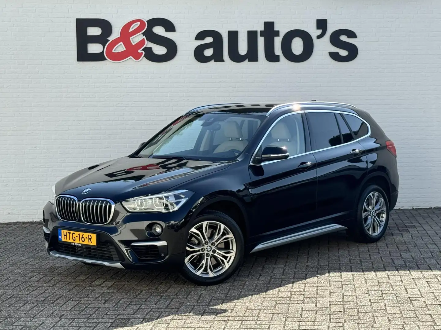 BMW X1 XDrive20i Executive Cruise control Climate control Zwart - 1