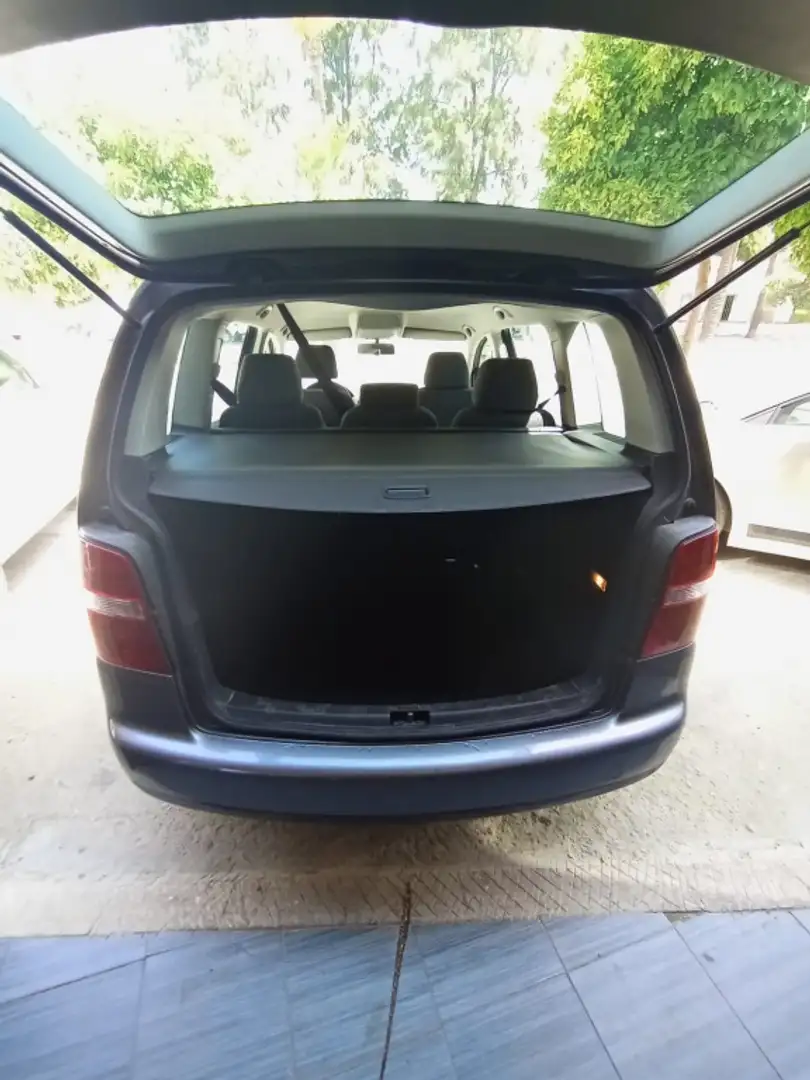 Volkswagen Touran 1.9TDI Edition 105 Šedá - 2