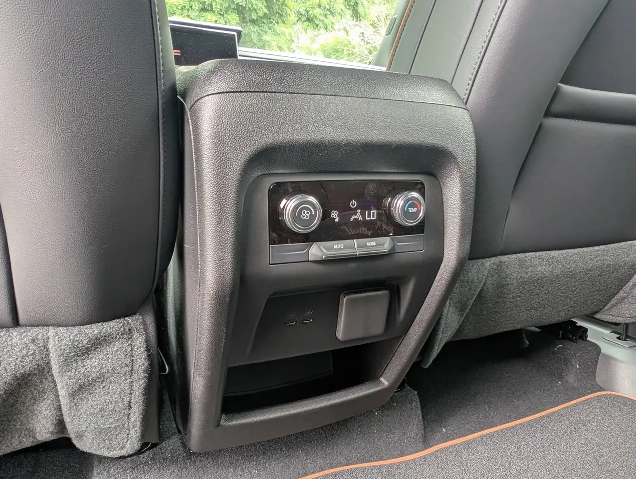 GMC Acadia снимка GMC Acadia