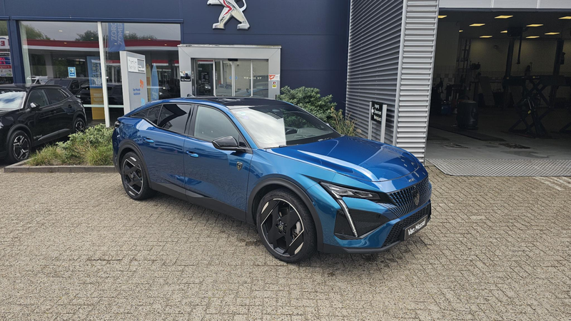 Peugeot 408 1.6 HYbrid GT 225 EAT8 First Edition — photo 4