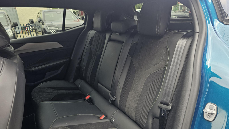 Peugeot 408 1.6 HYbrid GT 225 EAT8 First Edition — photo 10