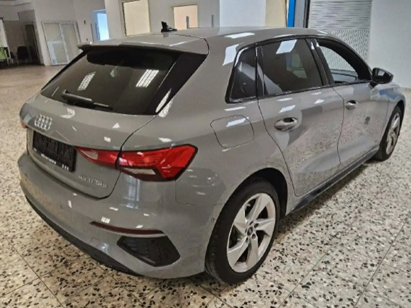 Audi A3 Sportback 45 TFSIe S line Klima Navi Šedá - 2