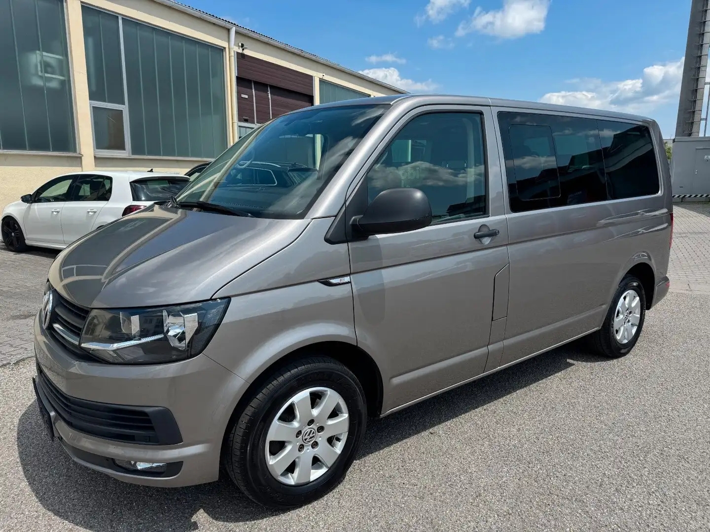 Volkswagen T6 Multivan 2.0 TDI°NAVI°KAMERA°7 SITZE°EL.TUERE Beige - 1