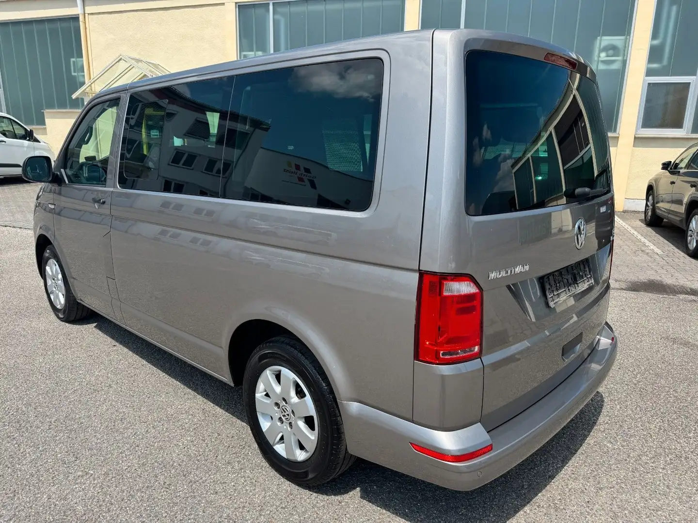 Volkswagen T6 Multivan 2.0 TDI°NAVI°KAMERA°7 SITZE°EL.TUERE Beige - 2